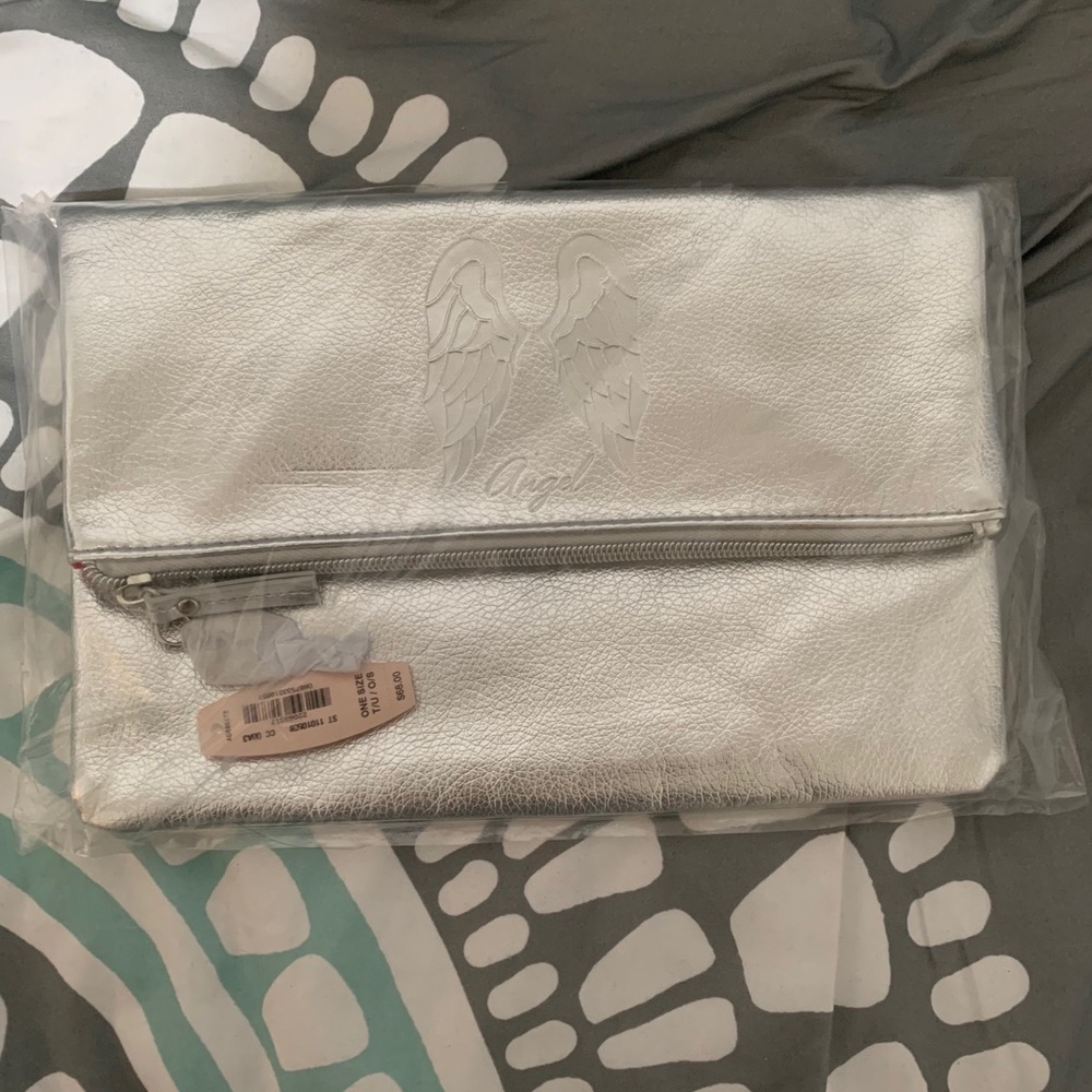 Clutch Victoria’s Secret